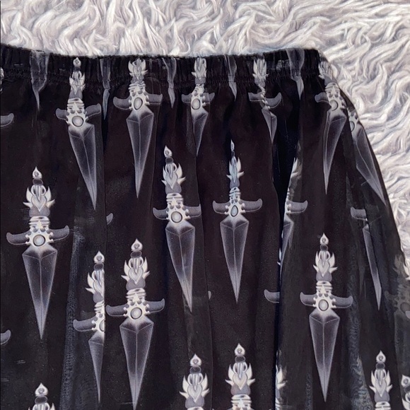 High low dagger skirt - Picture 3 of 7